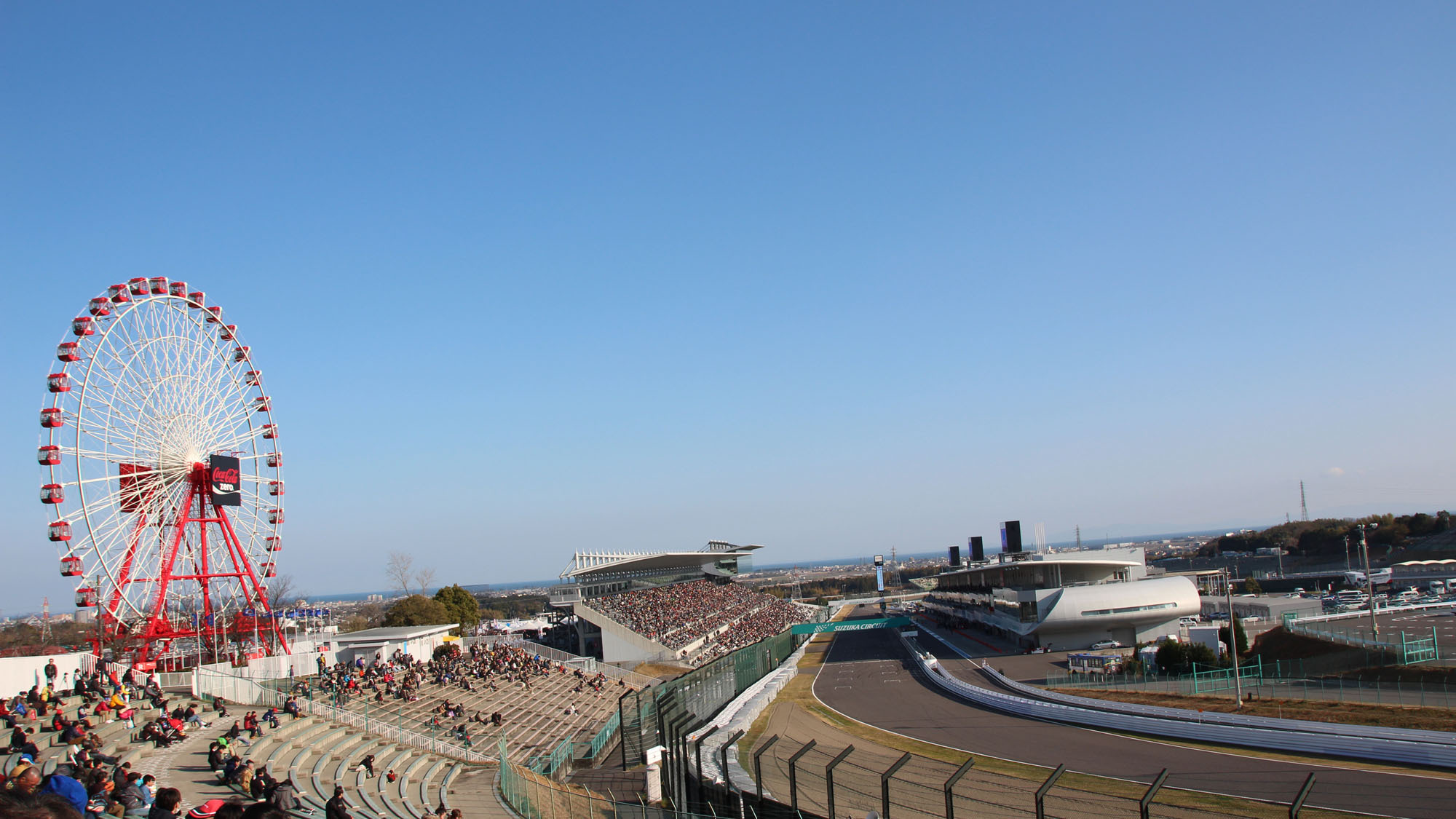 国際レーシングコースF1日本GPや鈴鹿8耐が開催される「鈴鹿サーキット」へは、車で約15分です。