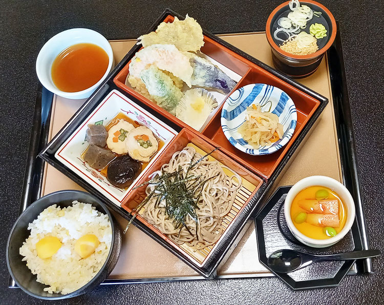 黄金飯＠満願の湯食堂