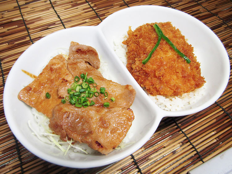 よくばり秩父二色丼＠満願の湯食堂