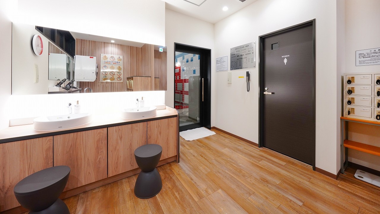 女性大浴場3:00p.m.−深夜1:00／6:00a.m.−10:00a.m.