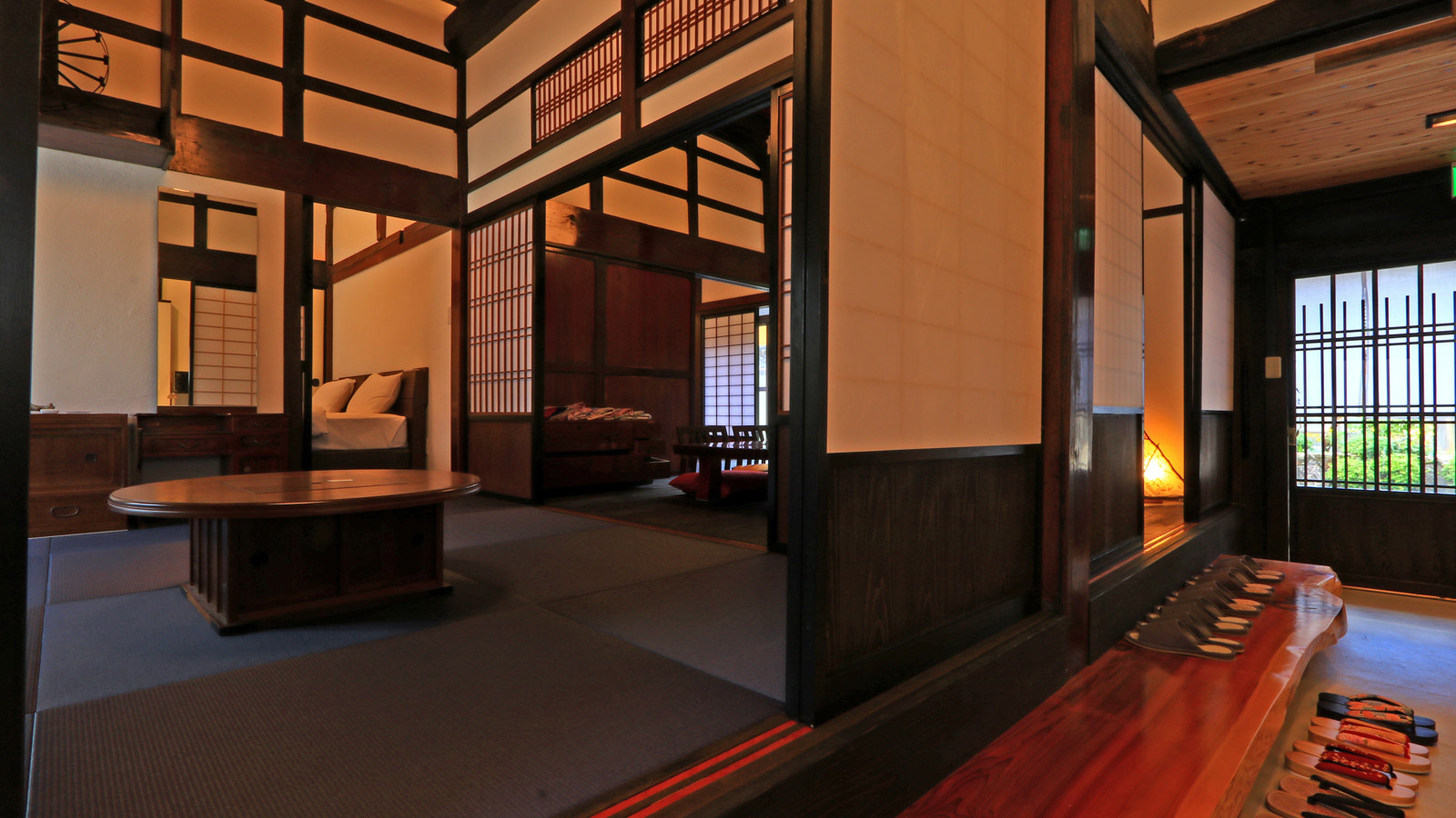 琉球畳を使用したお部屋もあります。日本家屋の良さを体験ください。