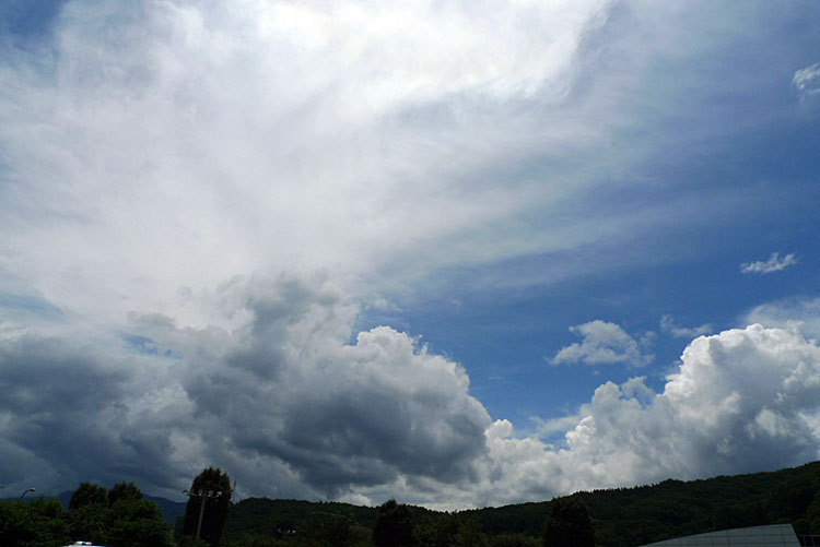 避暑地の夏の空Ｒ