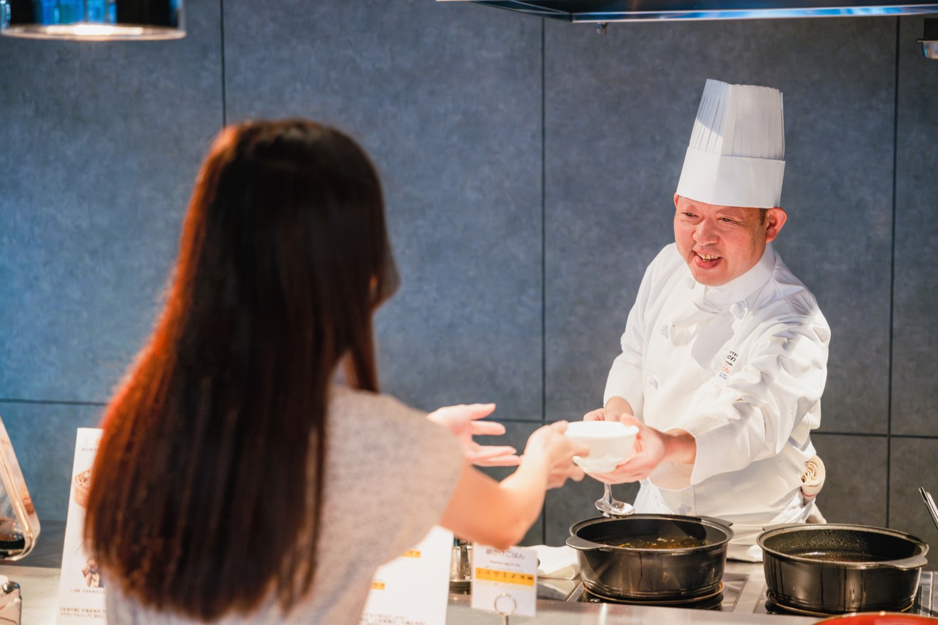 ライブキッチンで出来立てをご提供