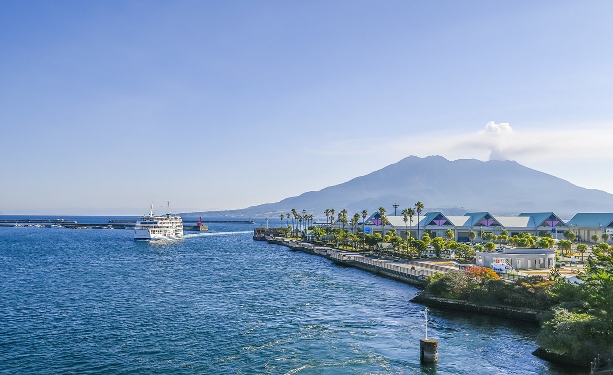 【桜島フェリー】写真協力：鹿児島市