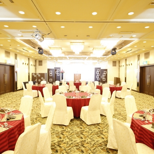 宴会場とチャペル