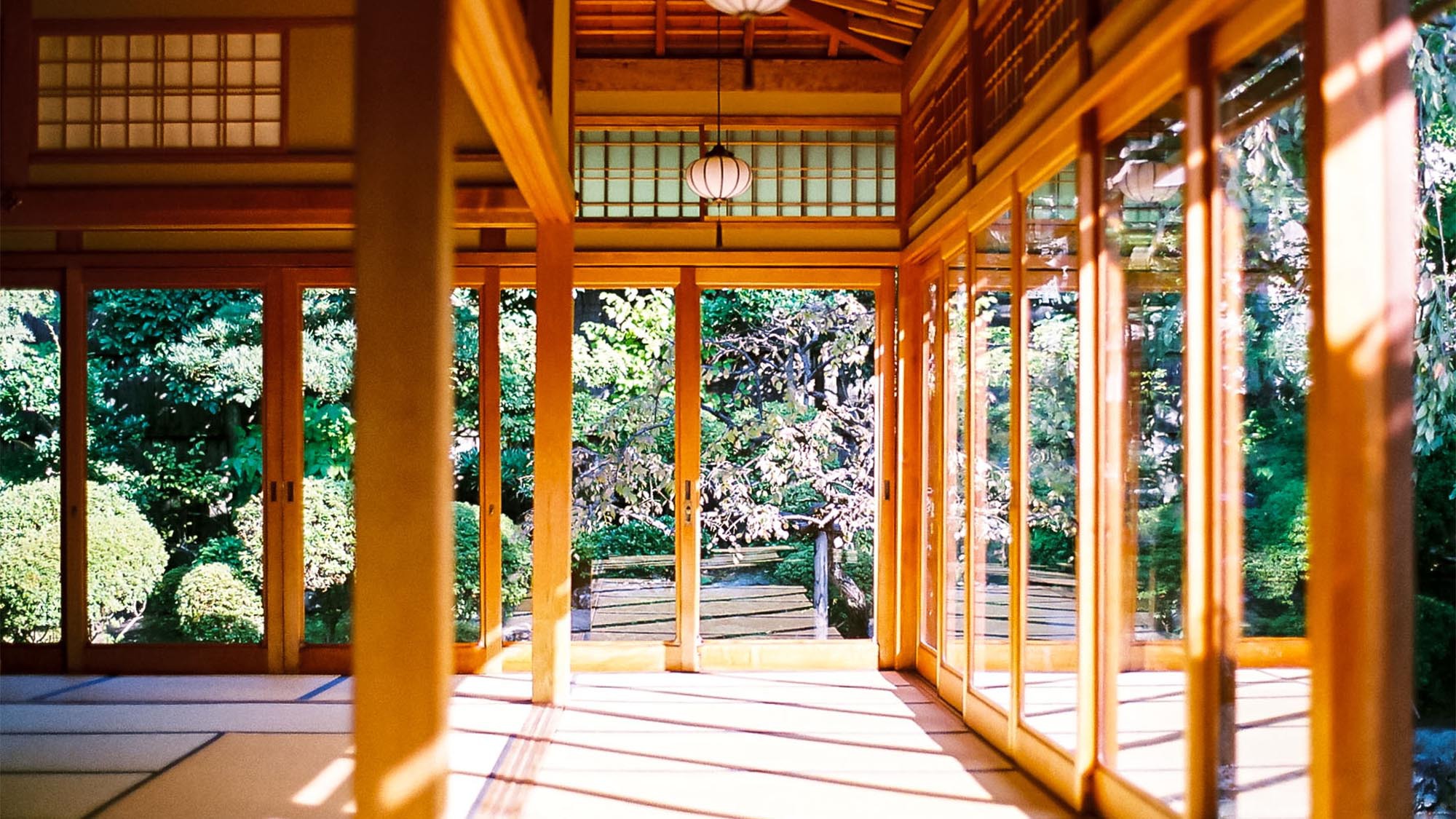 ・【景色】京の庭園をどこからでも眺められるような造りになっております
