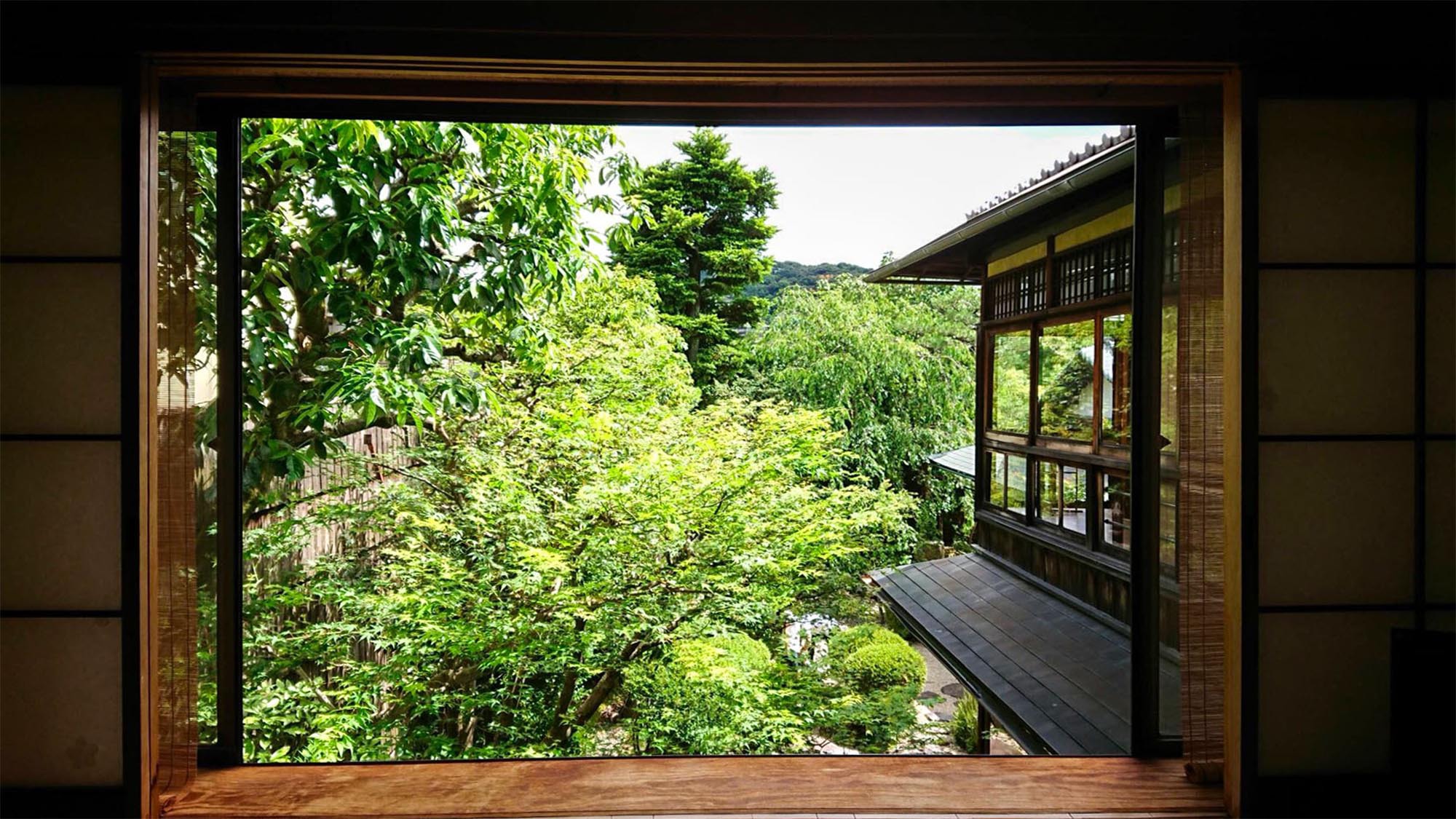 ・【飛白−ひはく−】庭園を２階から一望し、京の自然が感じられます
