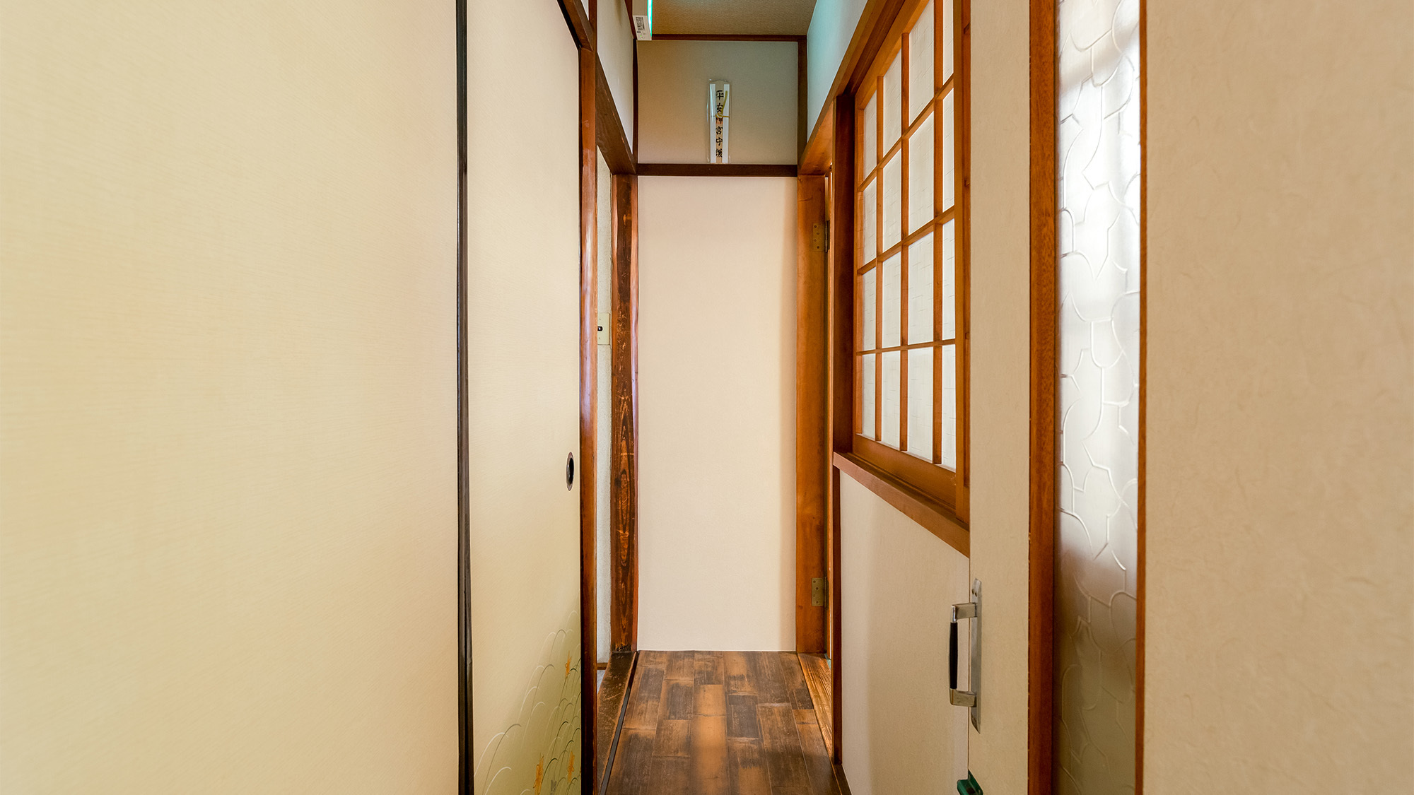 ・廊下昔ながらの日本家屋の雰囲気をご堪能ください