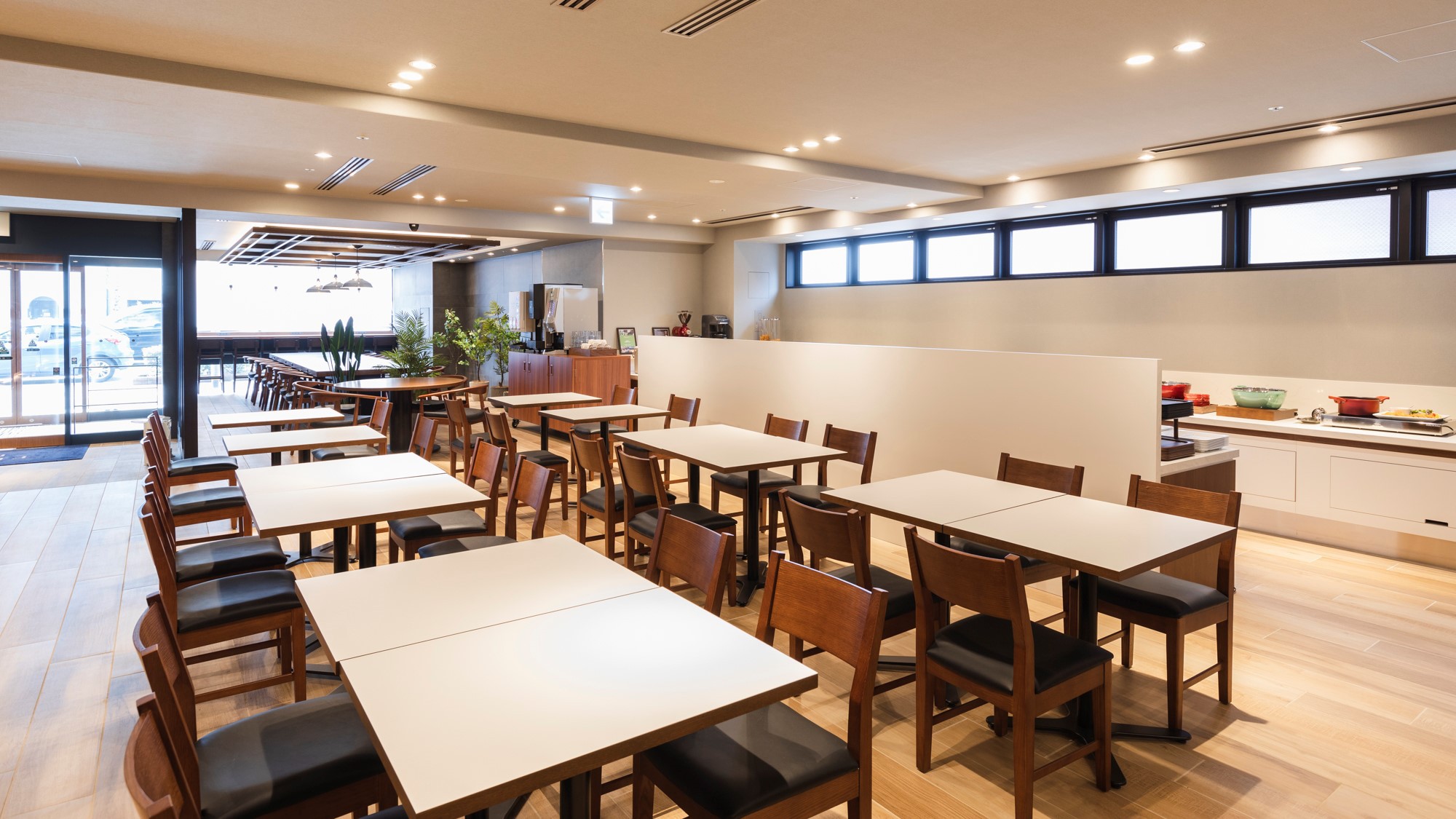 朝食ラウンジ営業時間＜6:30〜10:00（9:30 ラストオーダー）＞