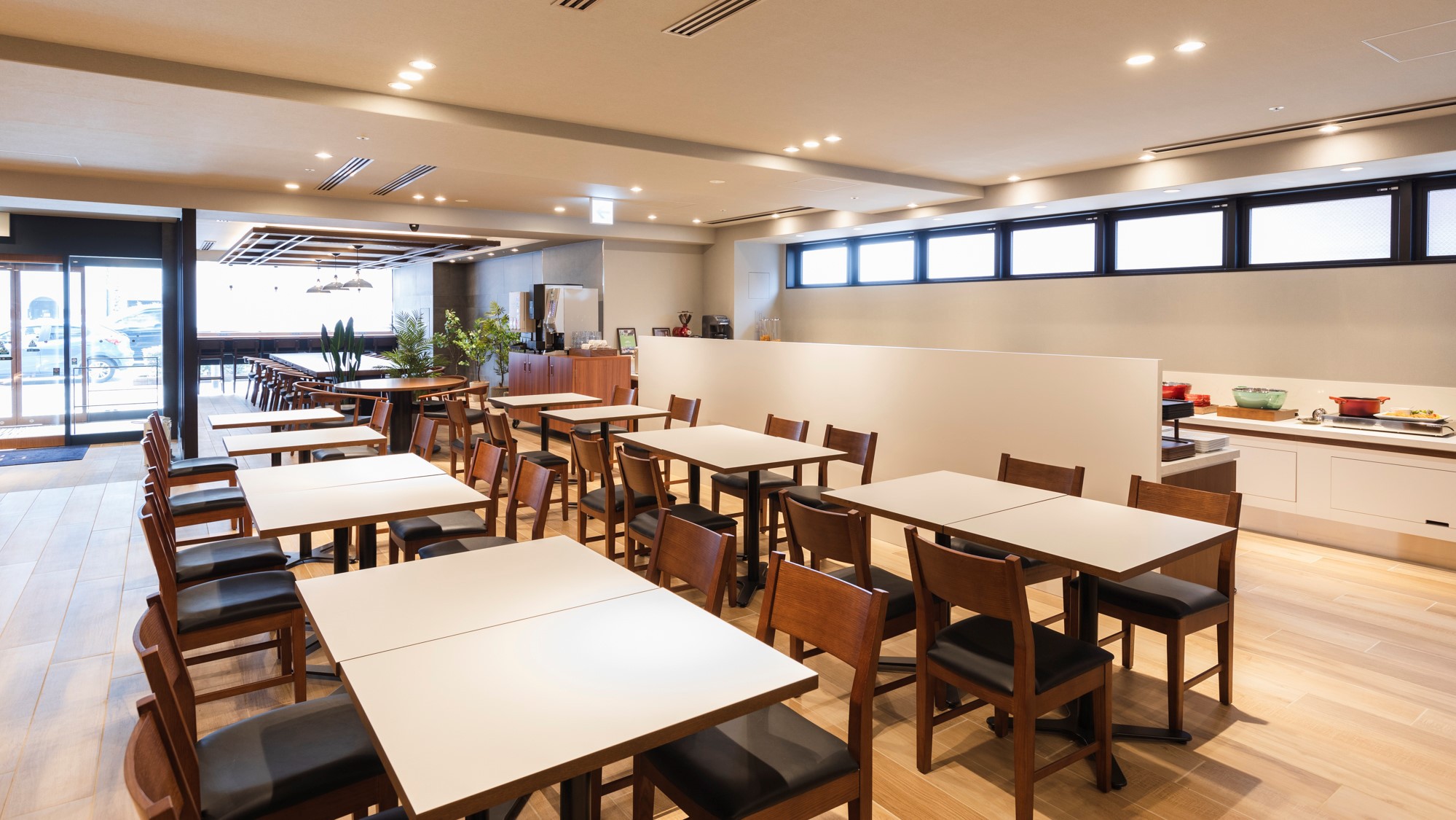 朝食ラウンジ（客室TVから混雑状況確認可能）