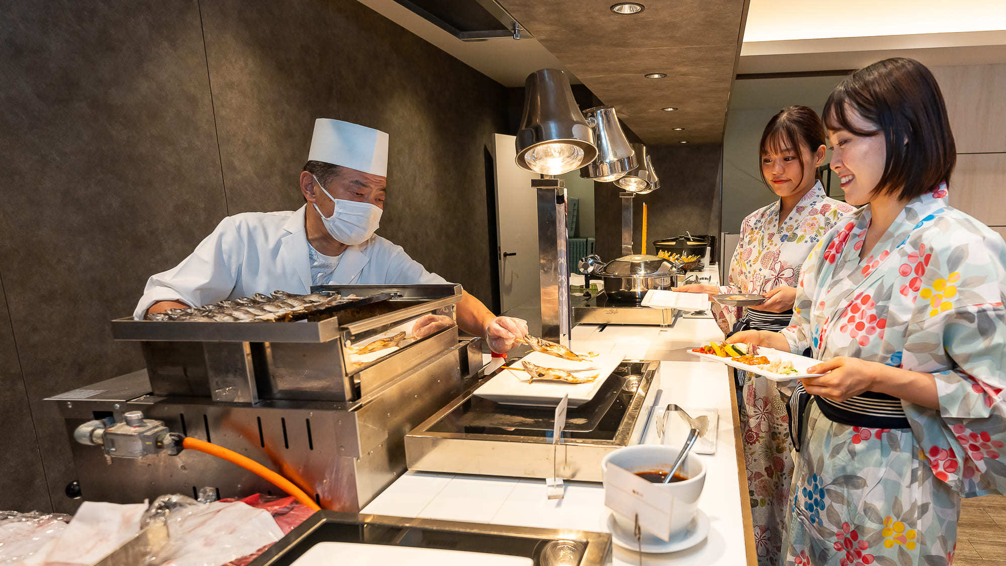 【ご夕食】ライブキッチンコーナーの『山女魚の塩焼き』