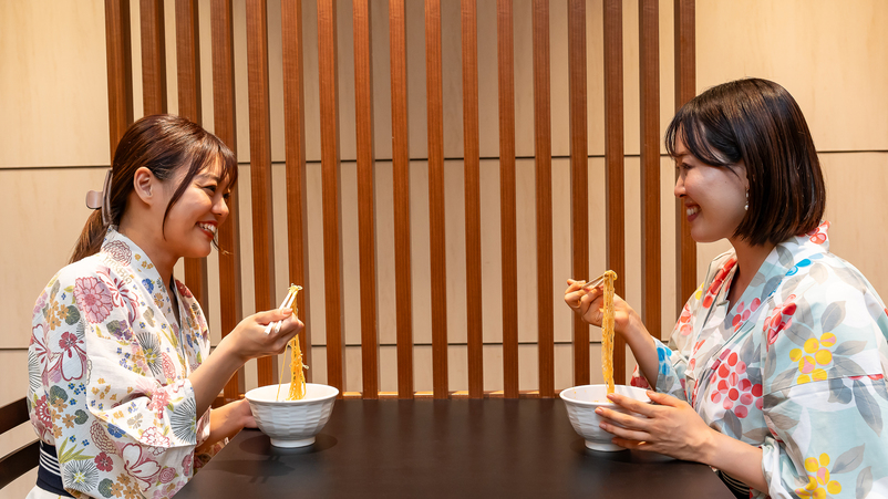 【地獄めぐり担々麺】細麺でもしっかりとした食感が特徴！[提供時間]21:00〜22:30（L.O.）