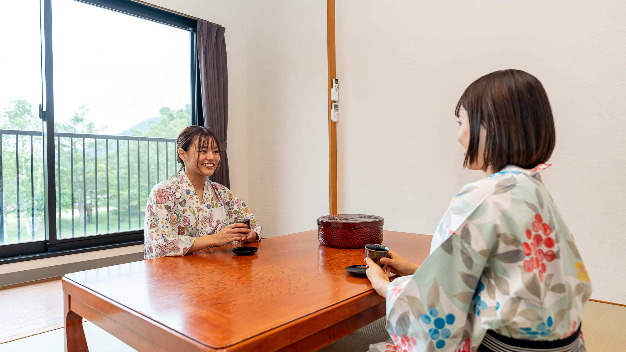 【和室10畳】お部屋についたら色浴衣に着替えてお茶で一服