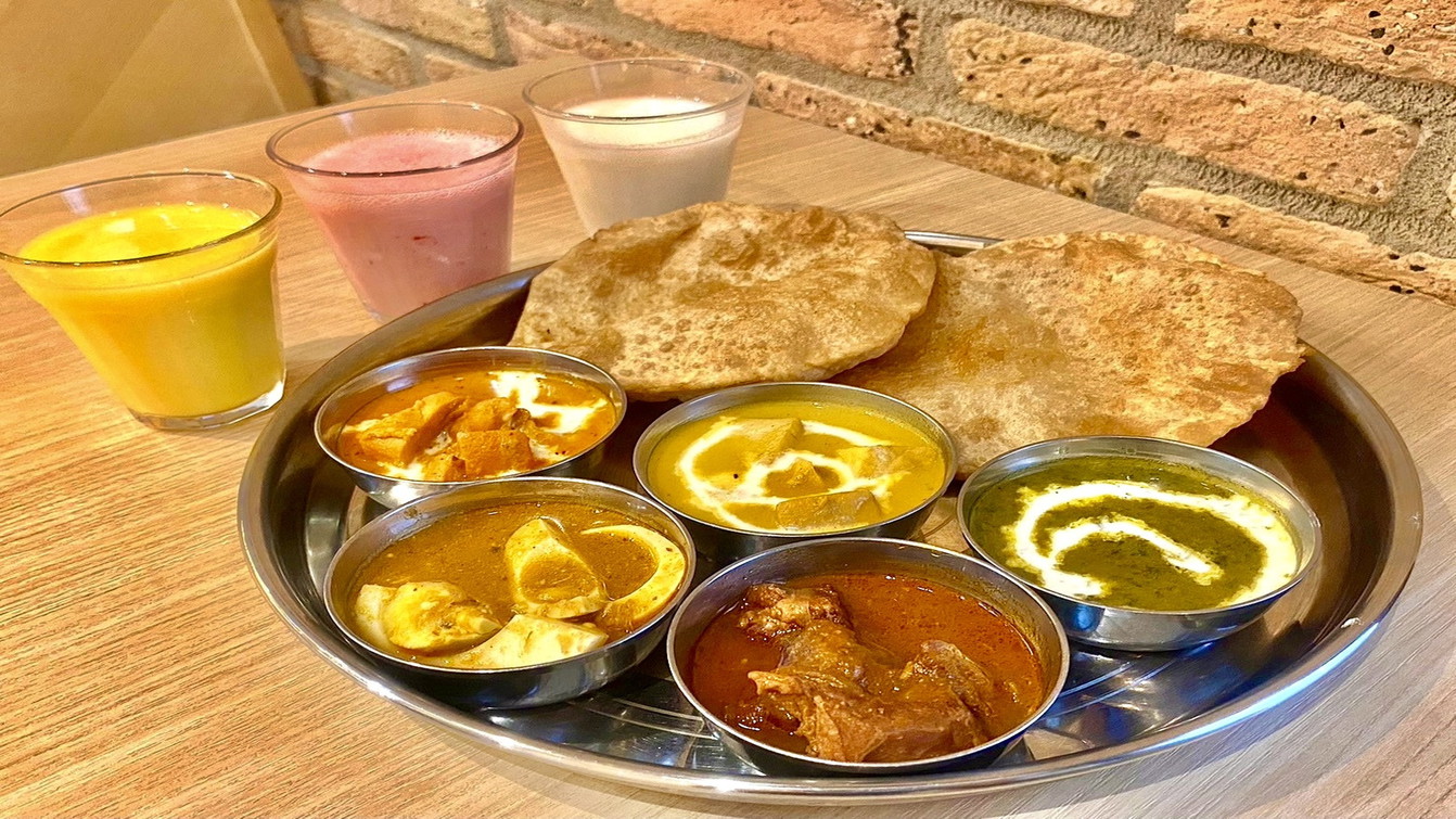 本格インドカレー&プーリー&ラッシー