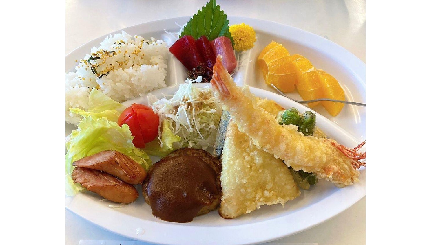 お子様ランチには「足赤エビの天ぷら」がついています！！