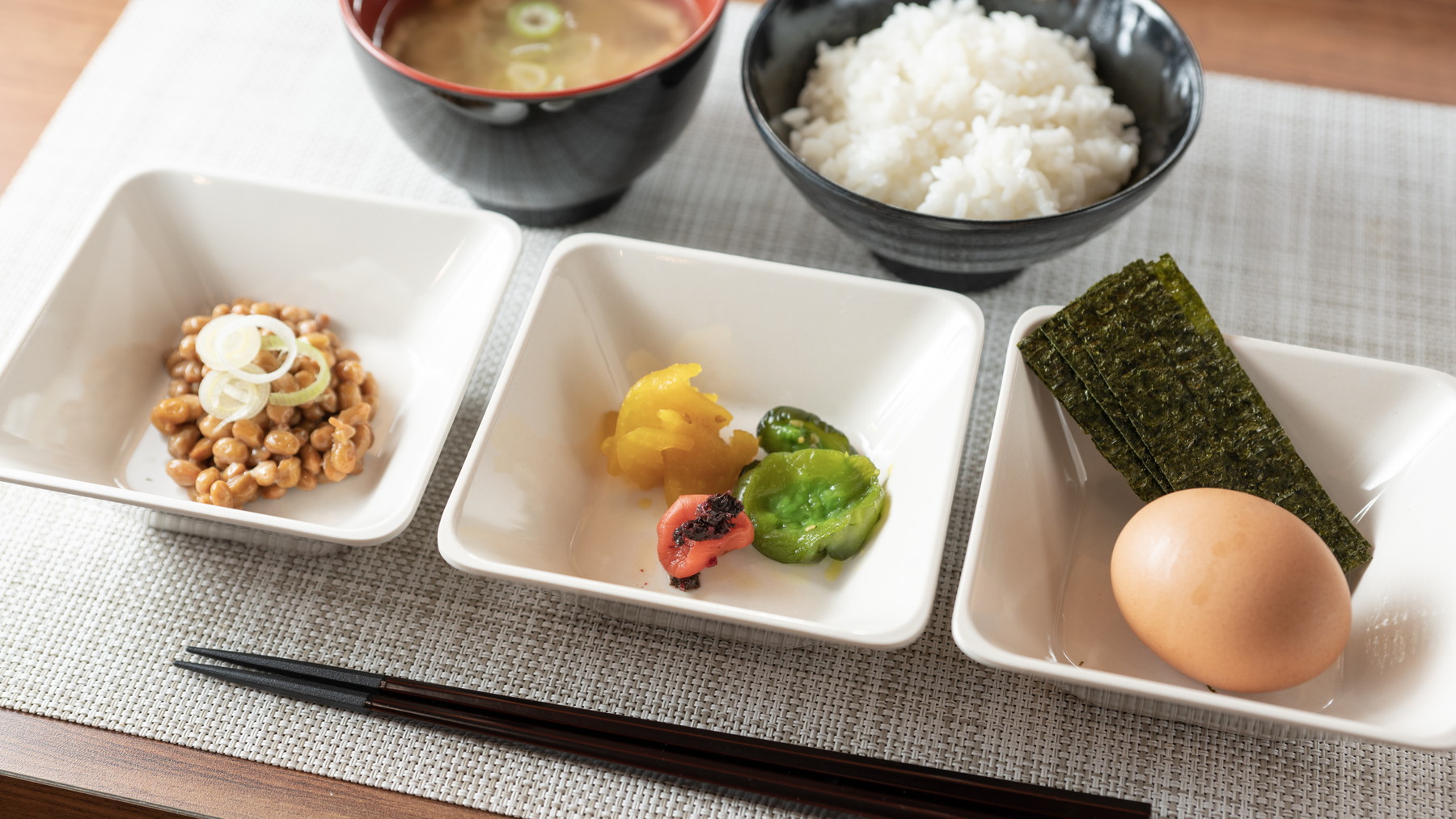 パンだけでなくもちろんご飯も味噌汁もあります