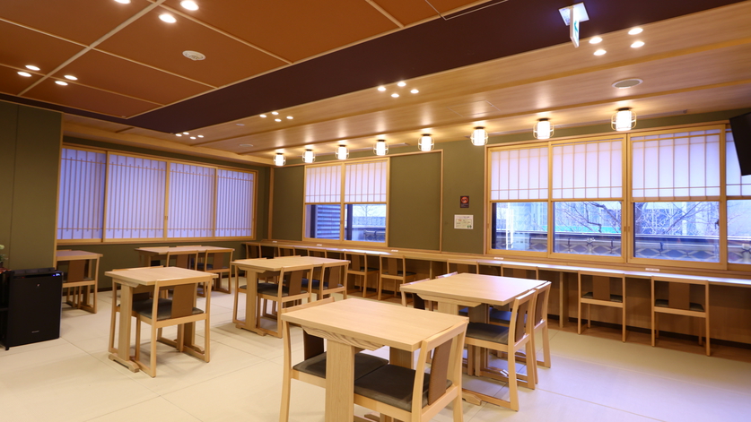 レストラン全48席営業時間 6：30〜9：30 (最終入店 9：00)