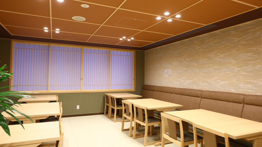 レストラン全48席営業時間 6：30〜9：30 (最終入店 9：00)