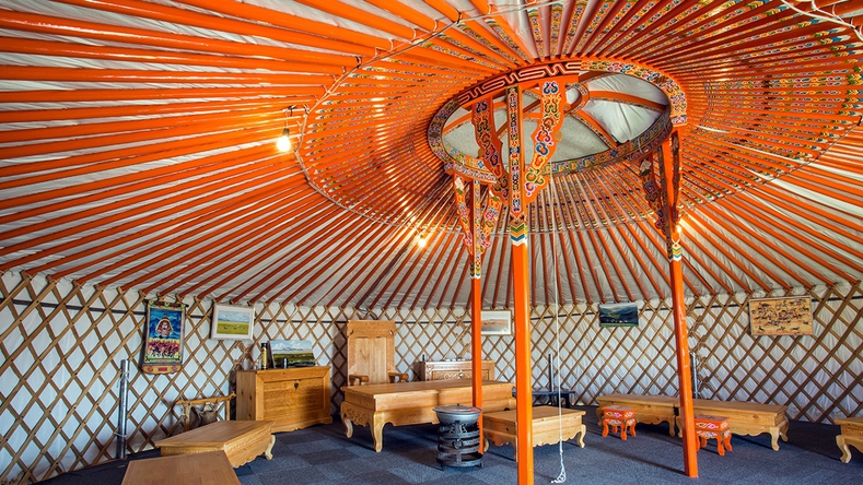 *伝統的なテント（ゲル/大型）でモンゴル体験をお楽しみいただけます。