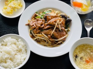 レバニラ炒めご飯イメージ