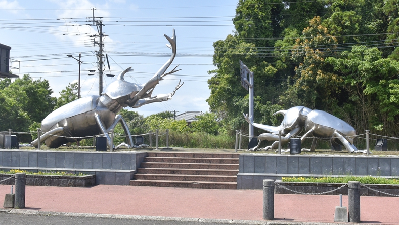 【施設】当道の駅のシンボル・カブトムシ像！大崎町では毎年7月下旬にカブトムシ相撲大会が行われます♪