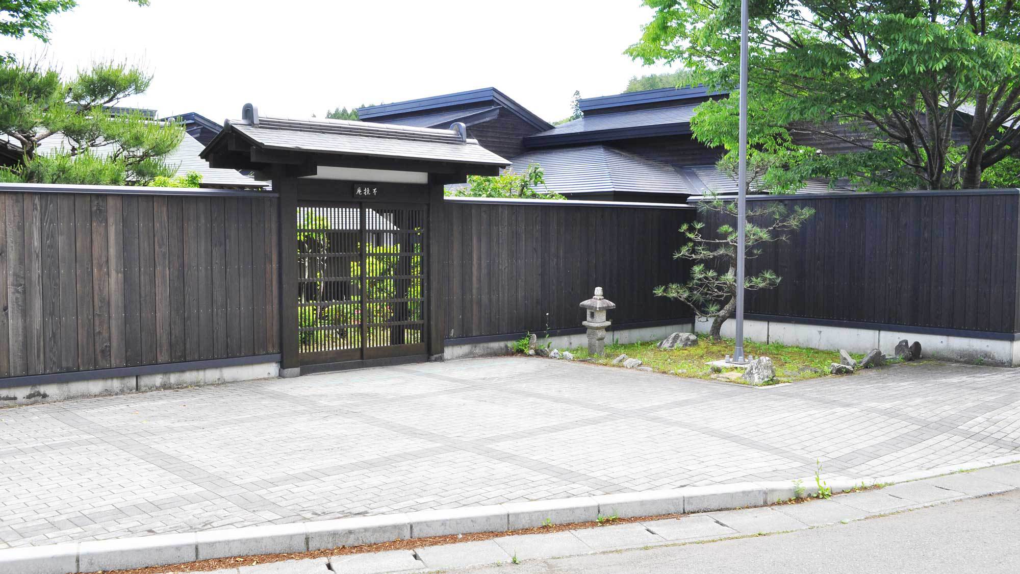 【茶室「不撓庵（ふとうあん）」】県北有数の本格的な茶室。お茶会等の定期開催がございます