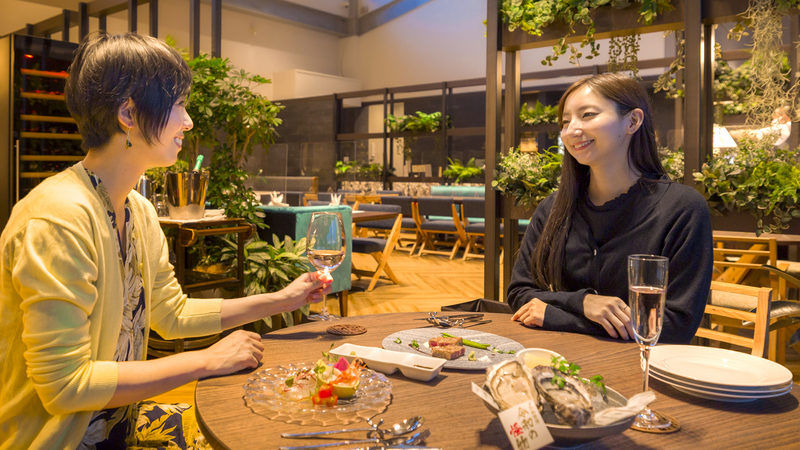 【ディナータイム】瀬戸内の食材を活かした“;コース料理”;を天井の高い解放的なレストランでお楽しみ下さい