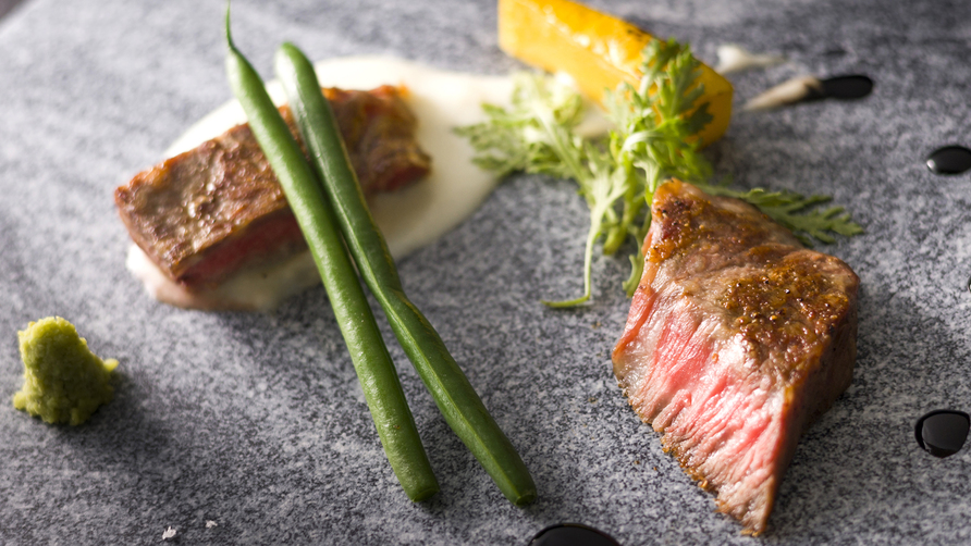 【プレミアムコース-肉料理】国産牛のグリル（時期によってご提供内容は異なります）