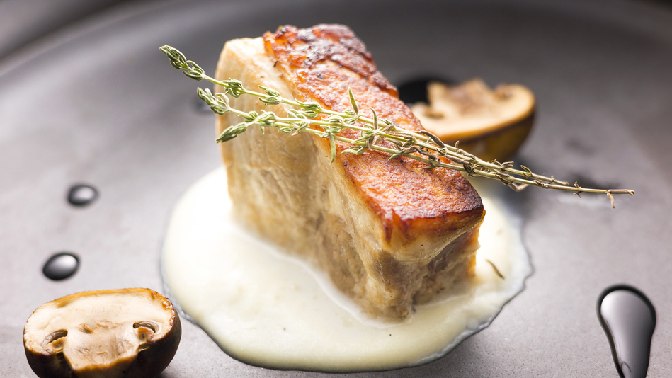 【スタンダードコース-肉料理】瀬戸のもち豚のグリル（時期によってご提供内容は異なります）