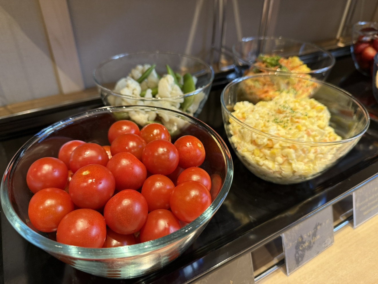 サラダ新鮮野菜を彩り良く♪ ※内容は時期により異なります。