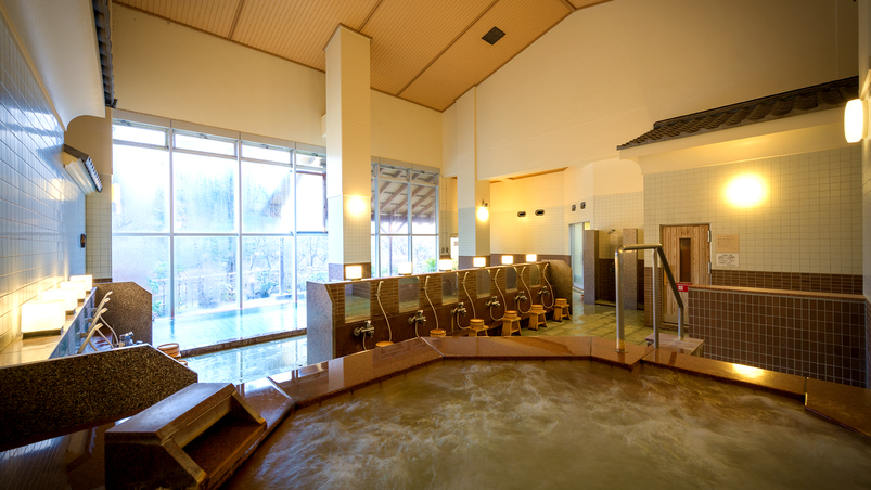 本館大浴場…;当館の泉質は湯冷めしにくい泉質のため、冷え性の方にもおすすめです。