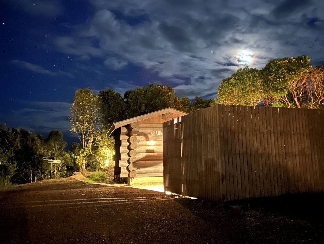 夜のサウナ