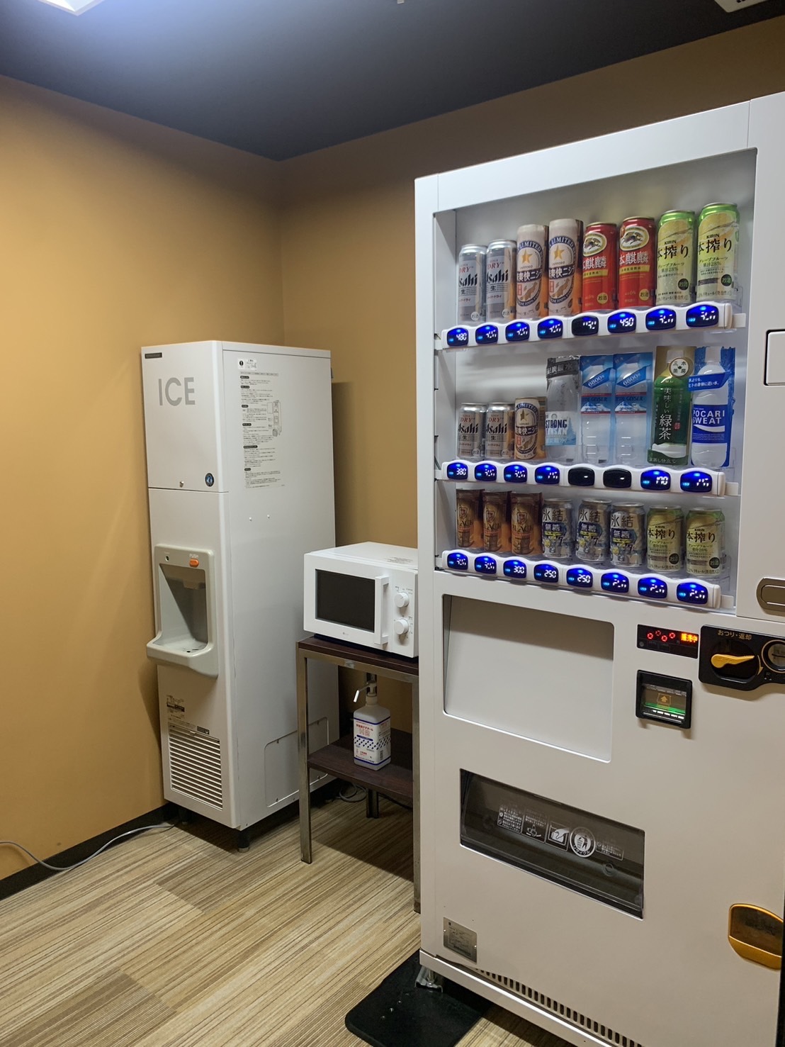 自動販売機／製氷機／電子レンジ2階・3階