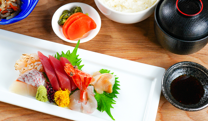 隣接えちご川口温泉1階レストラ「こぶし」