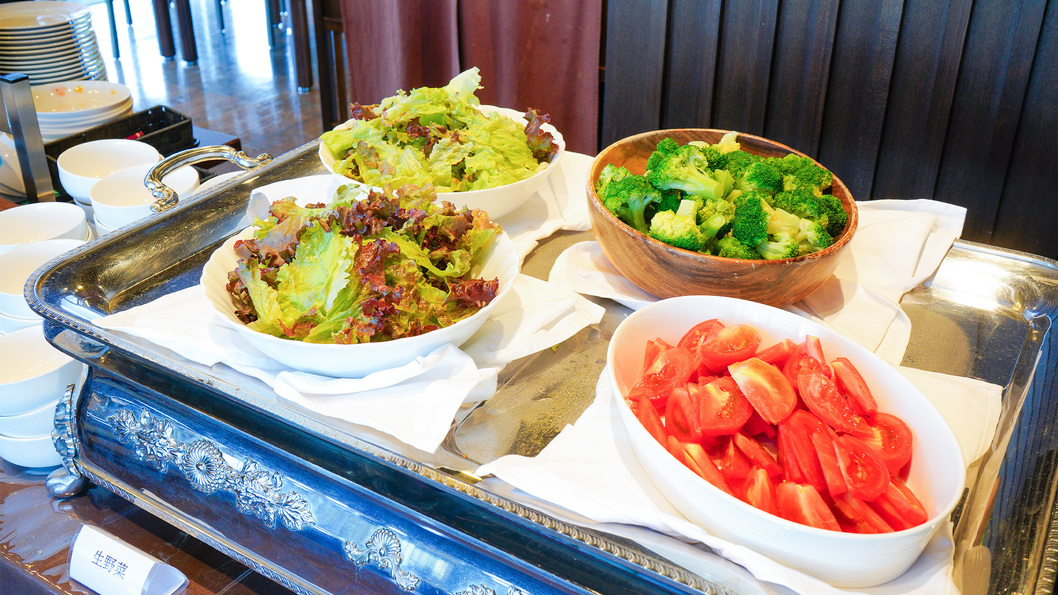 朝食バイキング一例（お日にちによって御膳料理またはバイキングメニューとなります）