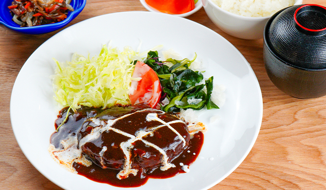 隣接えちご川口温泉1階レストラ「こぶし」