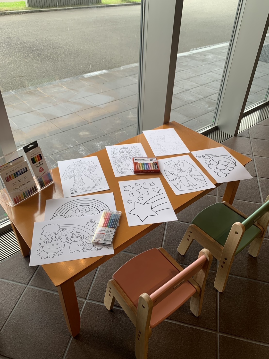塗り絵コーナー1階ロビー