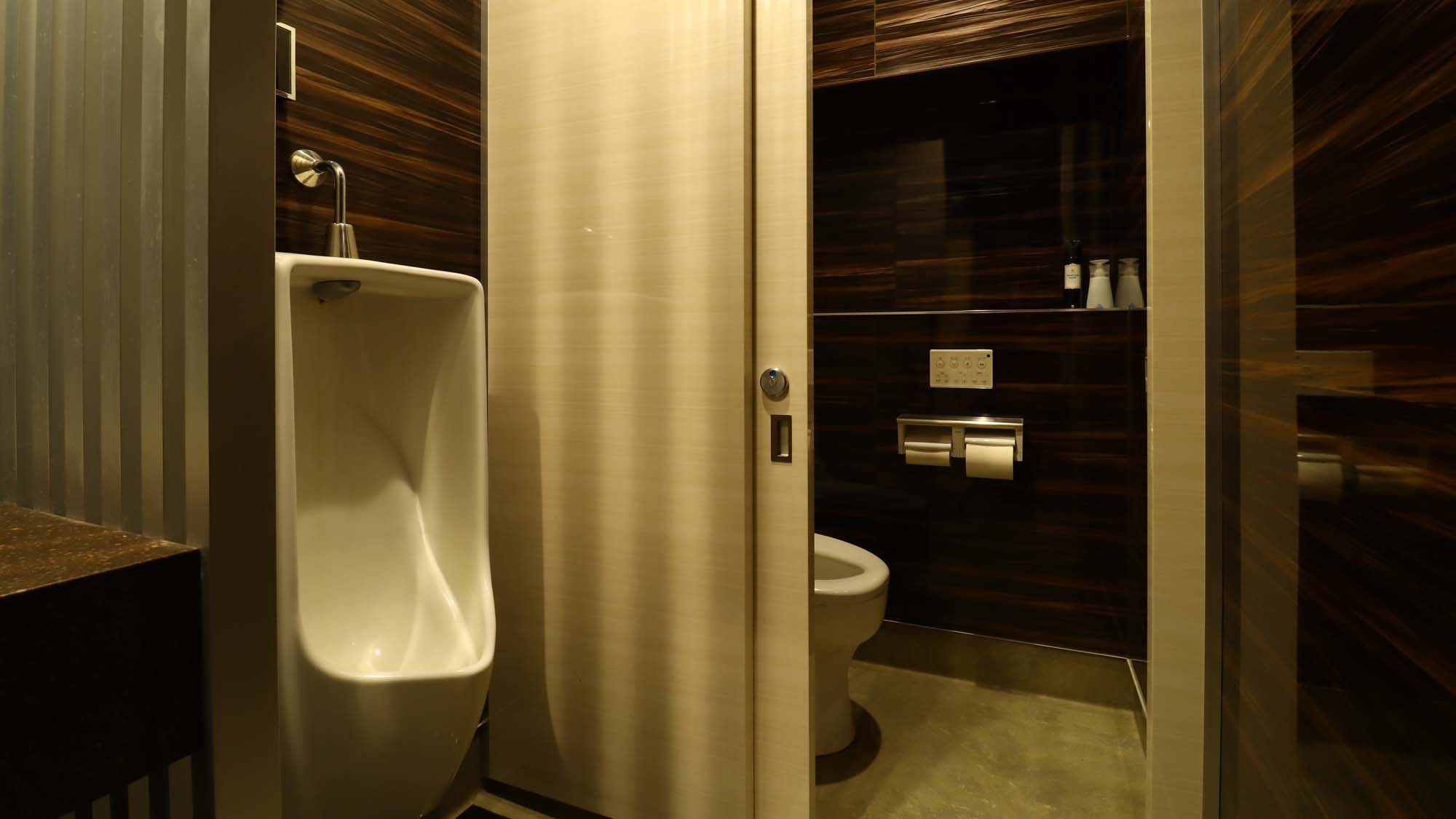 ２F共用トイレ（男性）