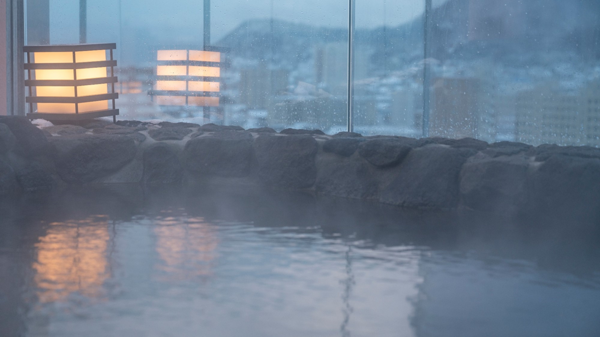 【大浴場/露天風呂】函館の風を感じながら温泉でほっと温まる