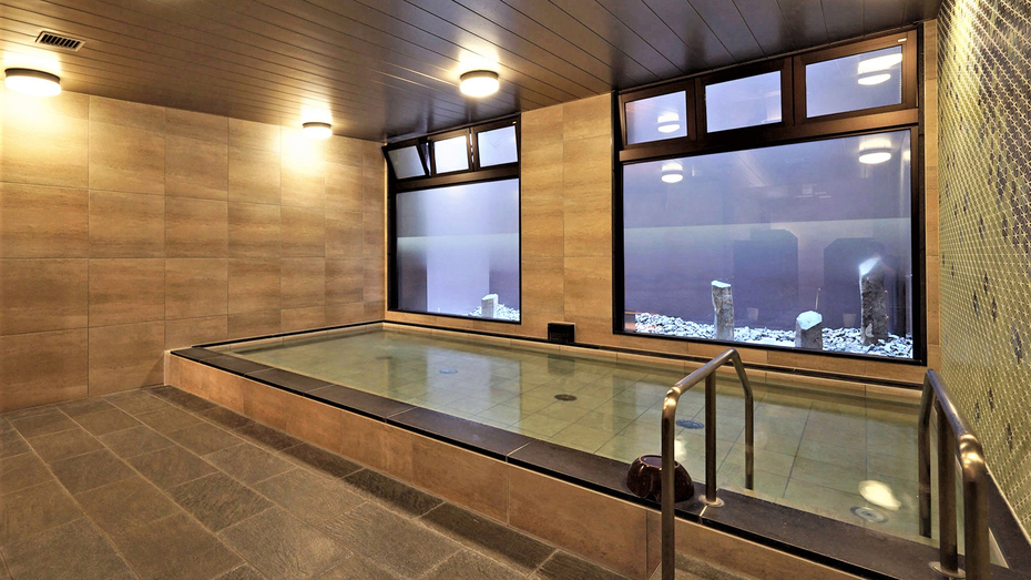 【男女大浴場】ゆったりとした浴槽で、心も体もリラックス。