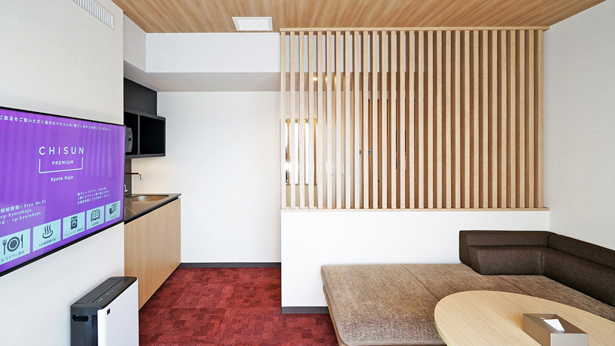 【ファミリールームA 】ミニキッチン完備。長期滞在にも便利な設備。