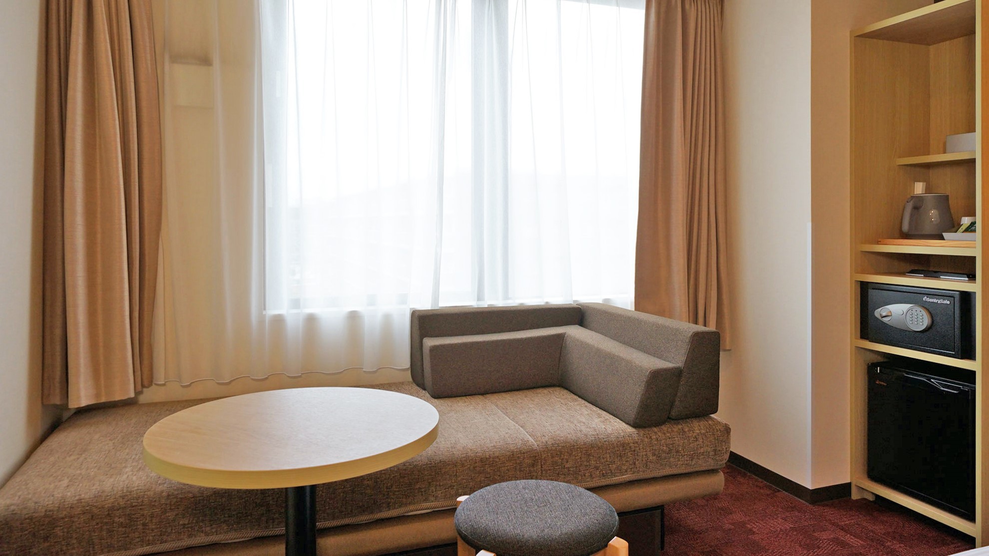 【スタンダードツイン】観光やビジネスに便利な、機能的で快適な客室。