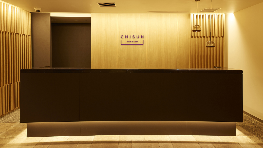 【レセプション】24時間対応のフロントで安心のサポート。