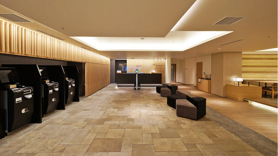 【ロビー】洗練された和モダンの空間で、心安らぐひとときを。