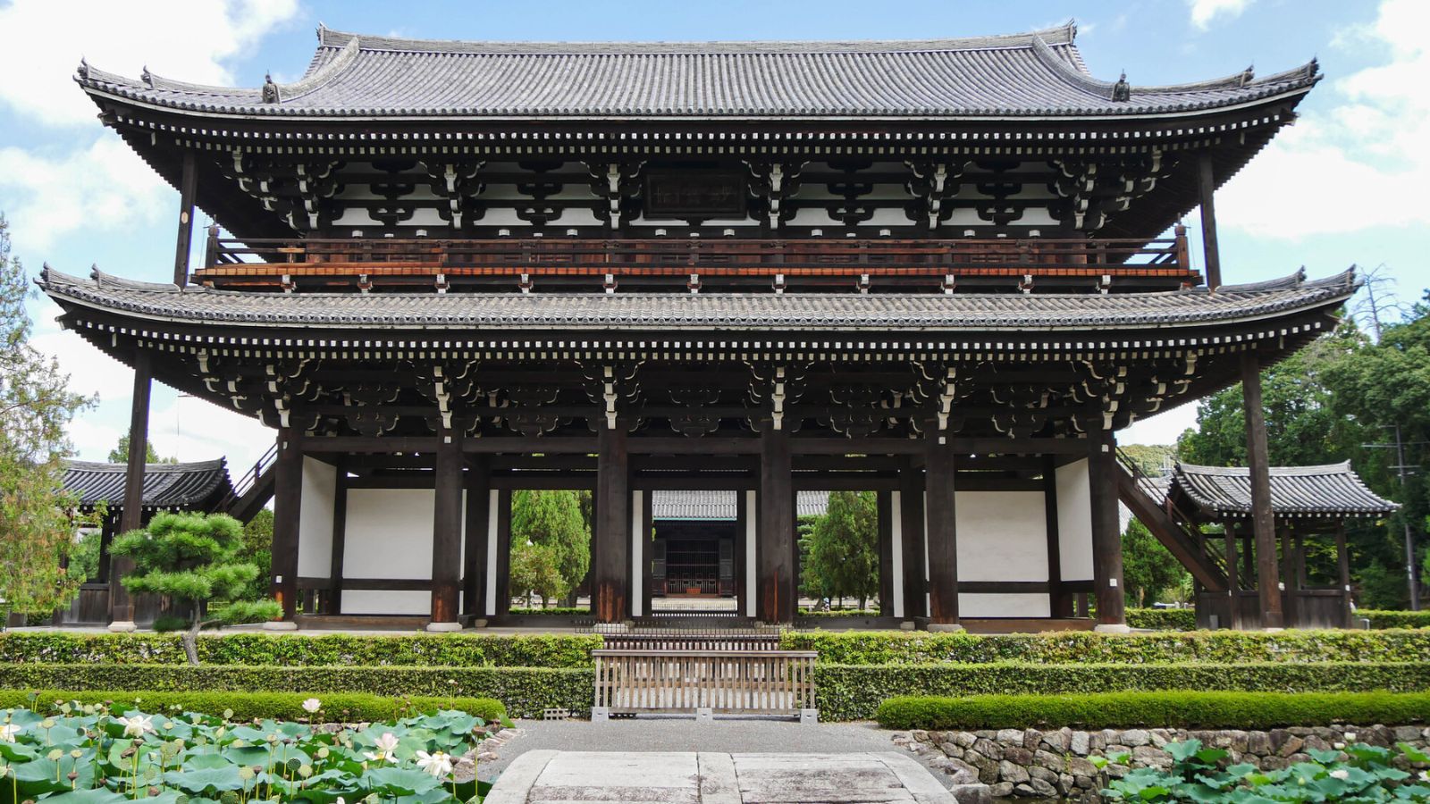 【東福寺】静寂に包まれた東福寺で、心落ち着くひとときを。