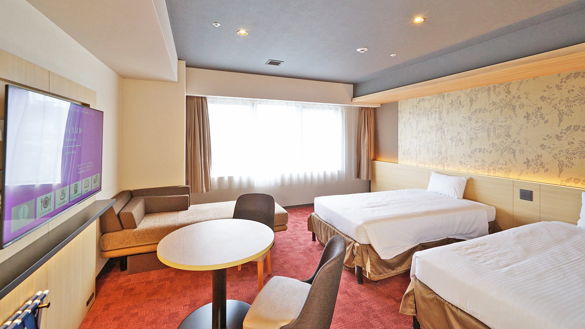 【デラックスツイン】ツインベッド＋ソファベッドで最大4名宿泊可能。