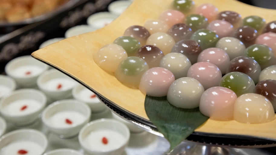 くず饅頭（バイキング料理一例）