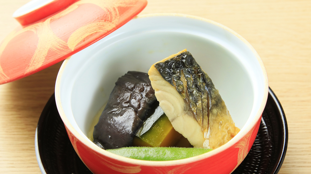 【ご夕食】こだわりの器でお召し上がりください（一例）