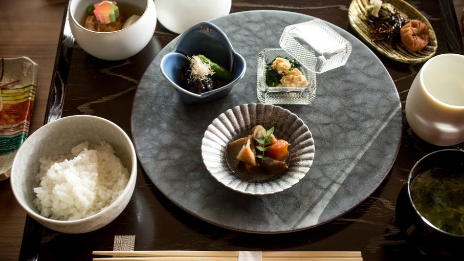 ゲストラウンジ「八坂リビング」和朝食（イメージ）