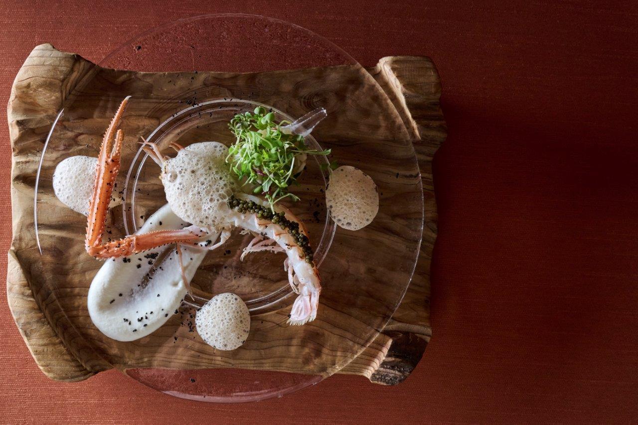夕食（一例）駿河湾赤座海老のコンフィコールラビのピューレキャビア添え